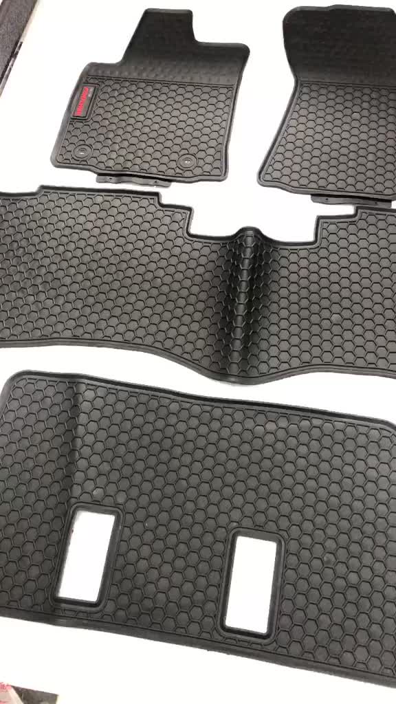 Gợi ý các mẫu thảm lót sàn ô tô Fortuner 2017 đáng mua