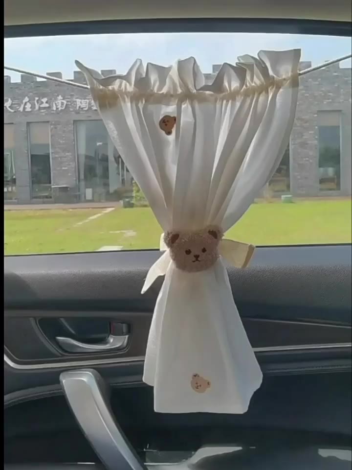 Rèm Che Nắng Cho Cửa Sổ Xe Hơi Có Cốc Hút Hình Hoạt Hình