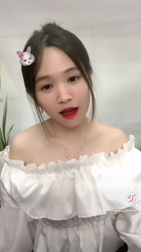 Áo crotop trễ vai bánh bèo tiểu thư, áo trắng trần trễ vai màu trắng điệu đà | BigBuy360 - bigbuy360.vn