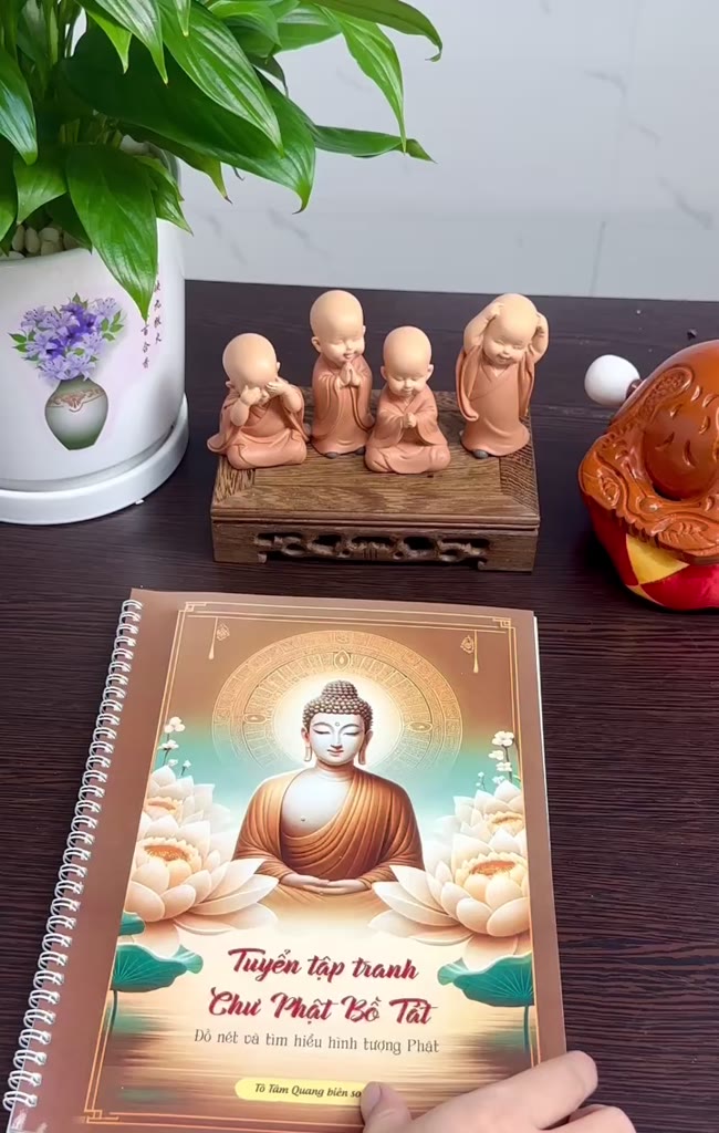 Sách - Tập sổ tô tranh Phật và các vị Bồ Tát loại cao cấp rõ nét (khổ A4) - Tặng vỏ bút và ngòi tô tranh - Anan Books | BigBuy360 - bigbuy360.vn