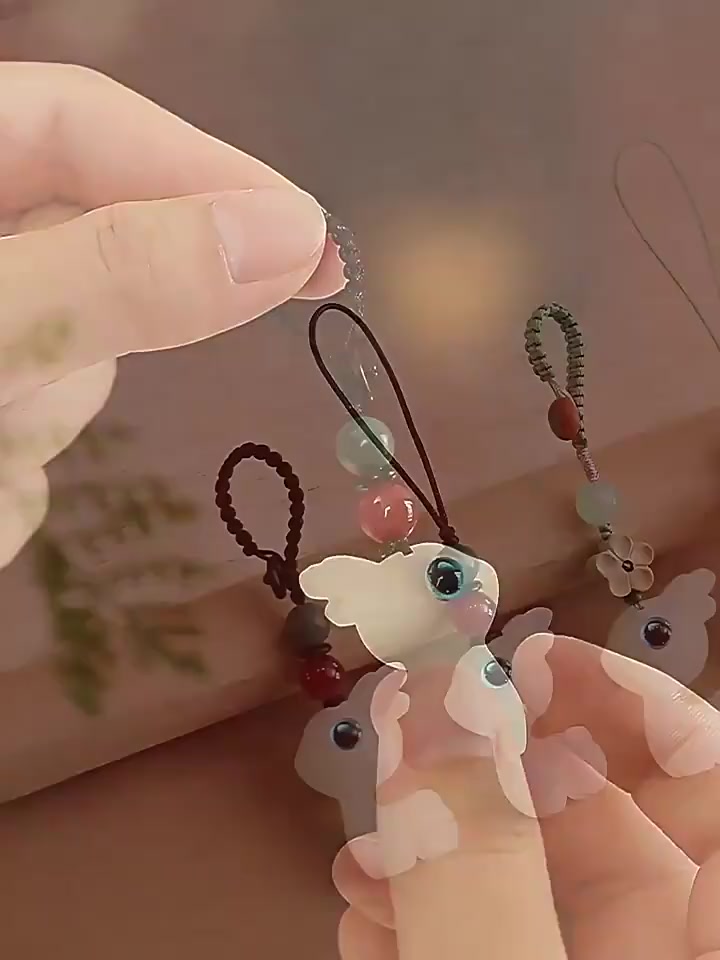 Dây treo điện thoại hình Hươu gỗ may mắn