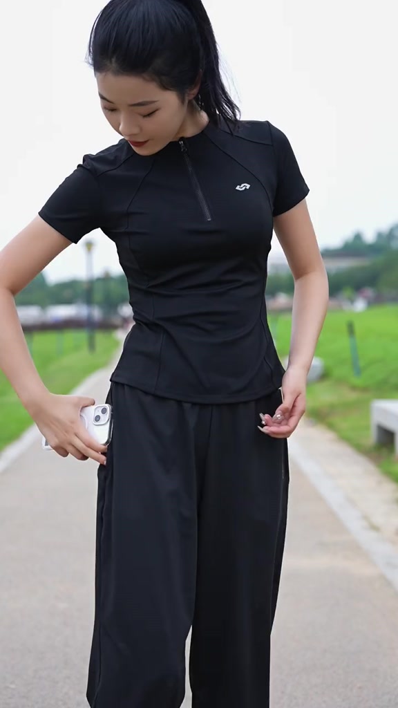 Video S14 — Bộ đồ tập nữ áo cổ trụ jogger