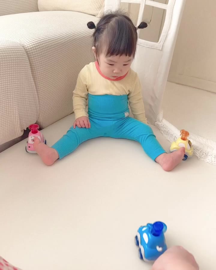 SET 4 CHIẾC XE Ô TÔ ĐỒ CHƠI HAAVEBRICKS HÀN QUỐC DÀNH CHO BÉ TỪ 6 THÁNG