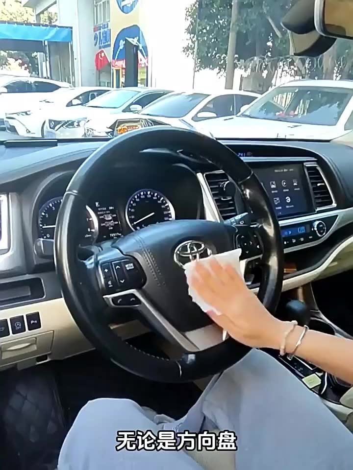 Khăn Ướt Lau Nội Thất Ô Tô