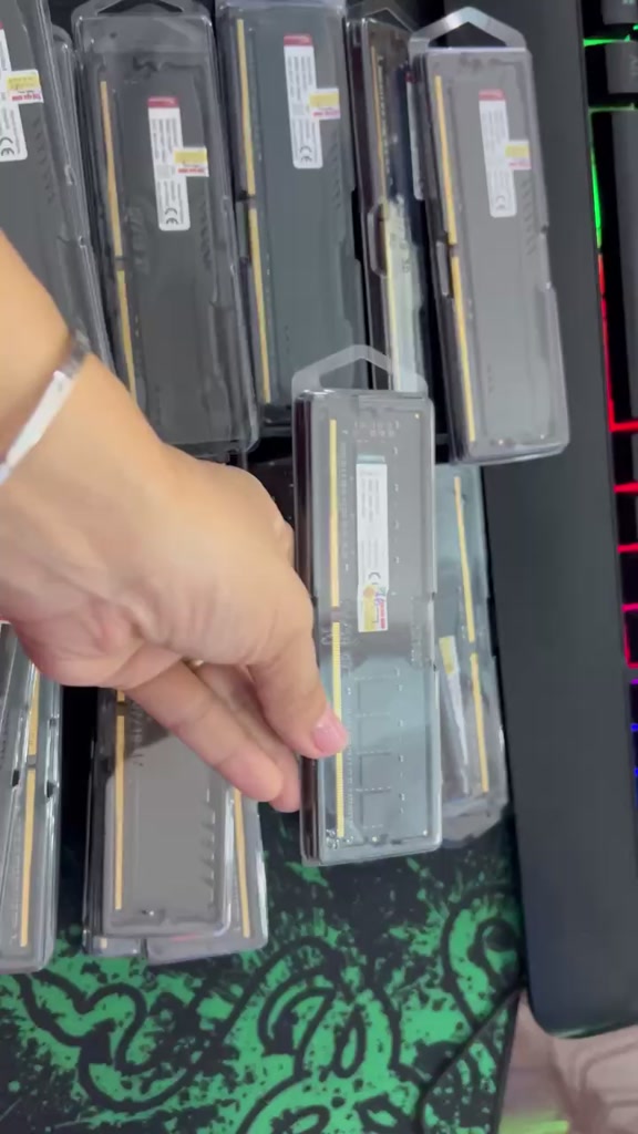 Ram FURY 16GB 8gb (TXRUI 16GB x 1) DDR4 3200Mhz BH 12 tháng 36 tháng | BigBuy360 - bigbuy360.vn