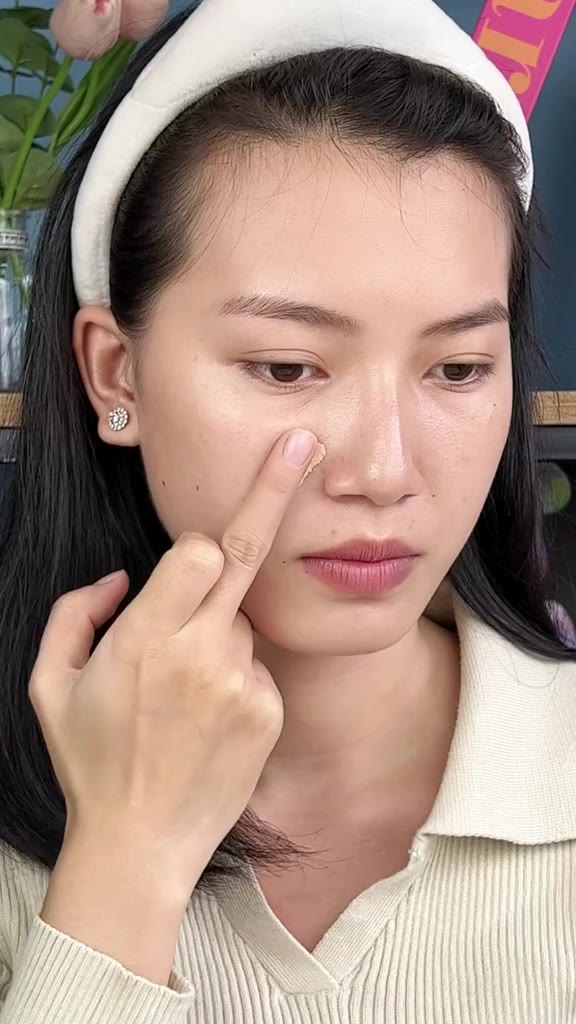 (Tặng Bông Mút) FOCALLURE Combo Xịt Khóa Lớp Trang Điểm + Kem Nền Dạng Lỏng + Phấn Phủ Kiểm Soát Dầu | BigBuy360 - bigbuy360.vn