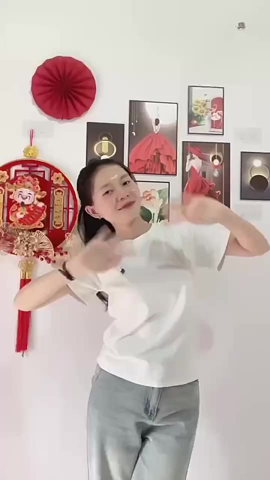 Aó Phông Nữ Cotton Tàu Thêu Ngựa Cổ Tròn Form Rộng Freesize Mã 886 | BigBuy360 - bigbuy360.vn