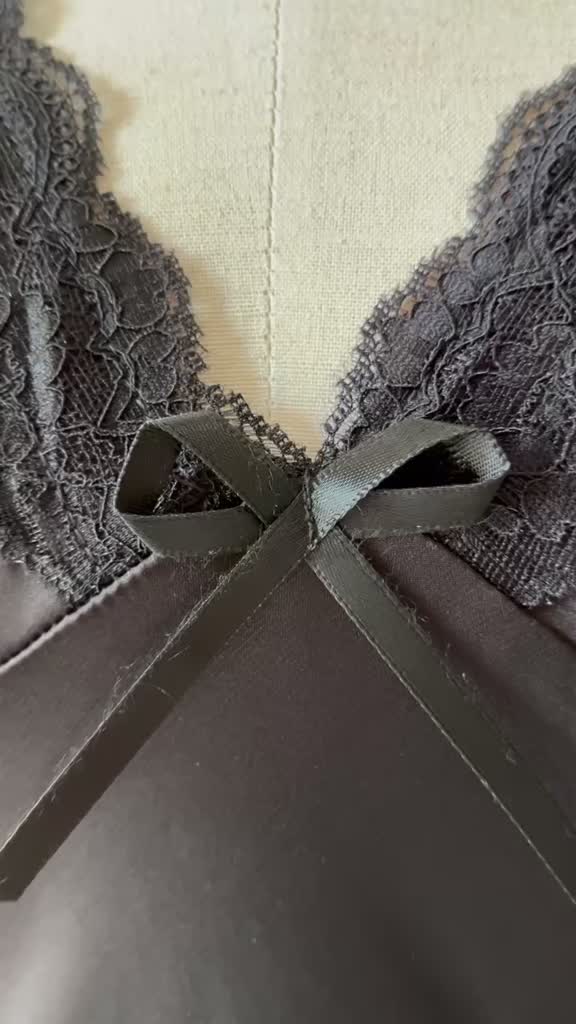 [Hỏa Tốc, Bảo Mật] Váy Ngủ Sexy Gợi Cảm Đầm Ngủ Lụa 2 Dây Phối Ren Xẻ Tà Quyến Rũ Cao Cấp - Mã VN013 | BigBuy360 - bigbuy360.vn