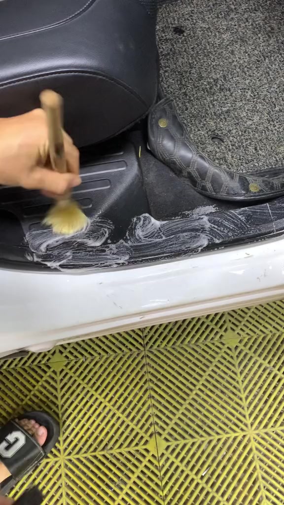 Chai xịt vệ sinh nội thất xe ô tô FOCAR công nghệ Đức