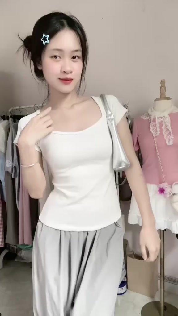 Áo thun nữ kiểu cup cổ vuông tay ngắn ôm body, áo kiểu nữ tôn dáng phong cách HQ chất tăm mềm mịn HA666 | BigBuy360 - bigbuy360.vn