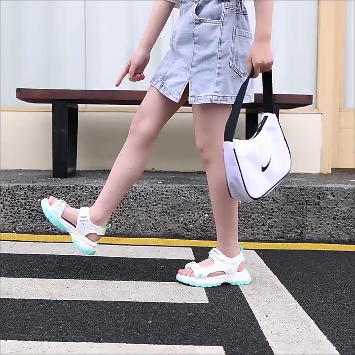 Gợi ý dép sandal nữ cho bé gái phù hợp cho nhiều phong cách khác nhau