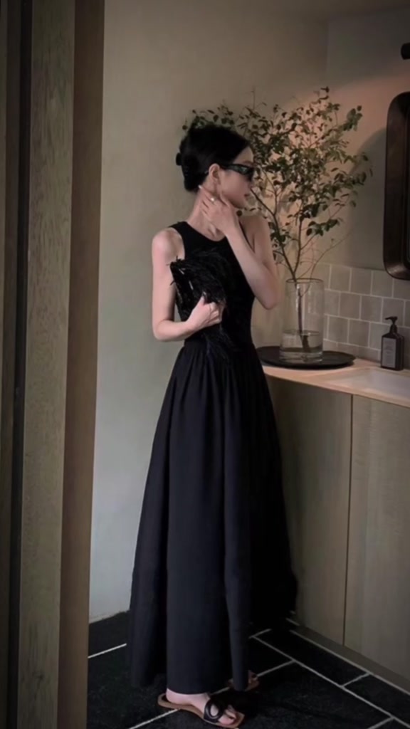 Đầm váy xòe dáng maxi dài thiết kế ba lỗ sát nách chất liệu co giãn mềm mịn hàng QCCC HMH SP165 | BigBuy360 - bigbuy360.vn