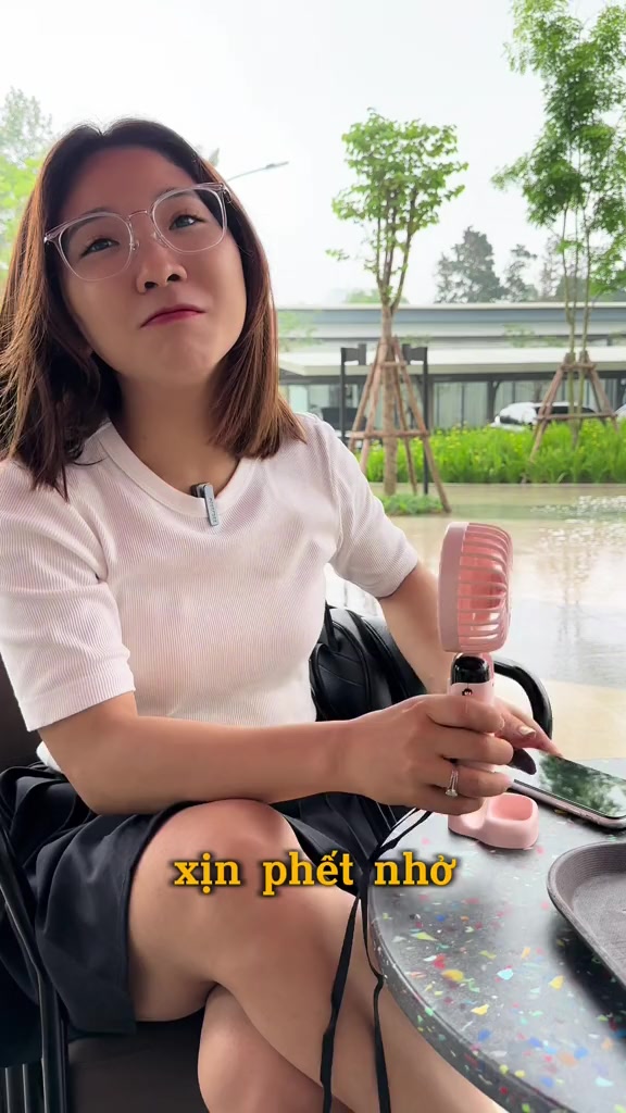 Quạt Cầm Tay Mini PTLUXURY Gấp Gọn Tích Điện 5 Cấp Độ Gió Dung Lượng Pin 10000 MHA [ HÀNG CAO CẤP ] | BigBuy360 - bigbuy360.vn