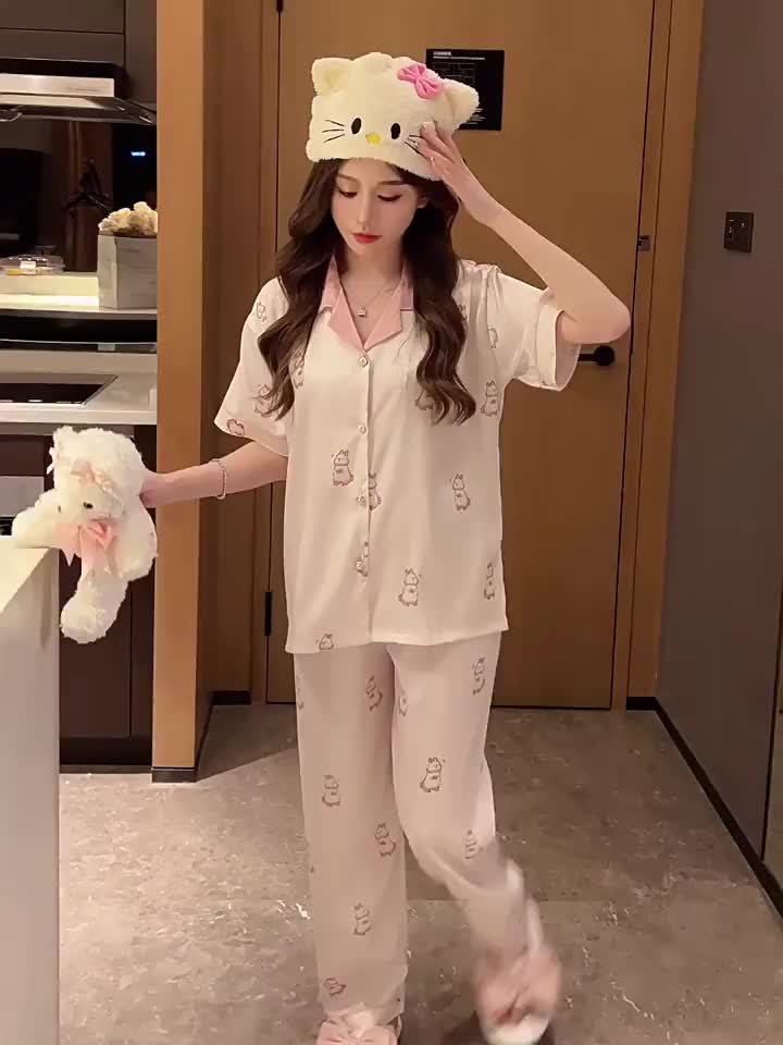 Gợi ý các mẫu đồ ngủ lụa cute khiến bạn mê mẩn