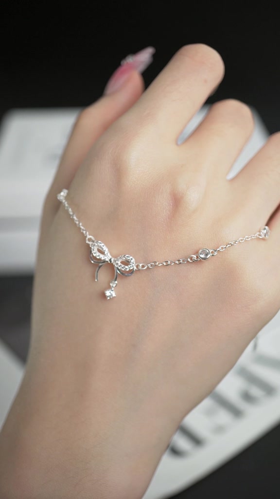 Lắc tay bạc nữ TLEE, vòng tay nơ treo hạt đá nhẩy lấp lánh TLEE JEWELRY LT0214 | BigBuy360 - bigbuy360.vn