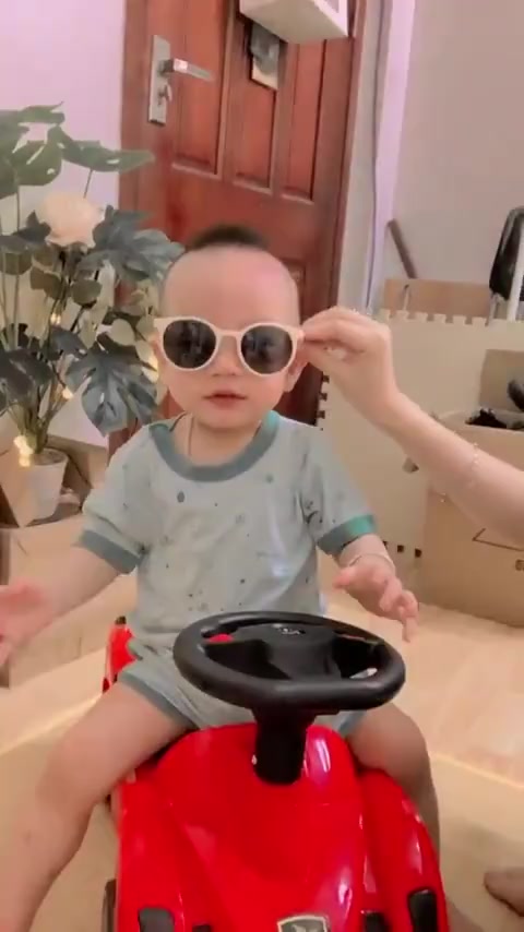 Ô tô chòi chân Porsche có nhạc và đèn cho bé từ 1-4 tuổi