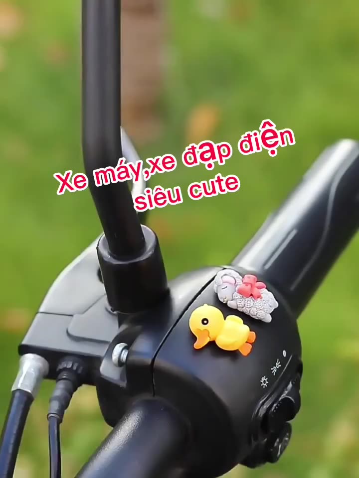 Phụ kiện mini trang trí xe máy, ô tô miếng dán icon động vật dễ thương