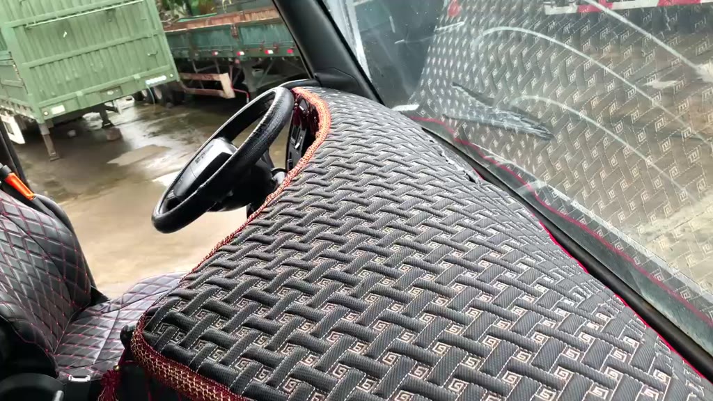 Thảm Taplo xe Howo A7 và Sitrak T7H