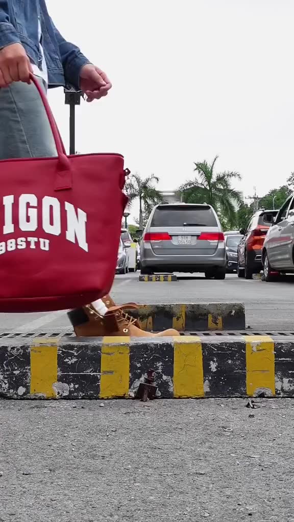 Túi tote saigon 98stu size L da pu cao cấp đựng vừa laptop tặng kèm dây đeo | BigBuy360 - bigbuy360.vn