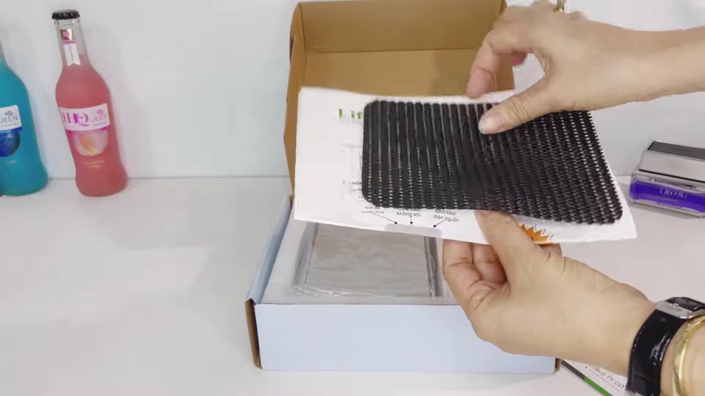 Máy lọc không khí và khử mùi ô tô Lifepro - Tạo Ozone, Ion âm, 2 màng lọc HEPA & CARBON