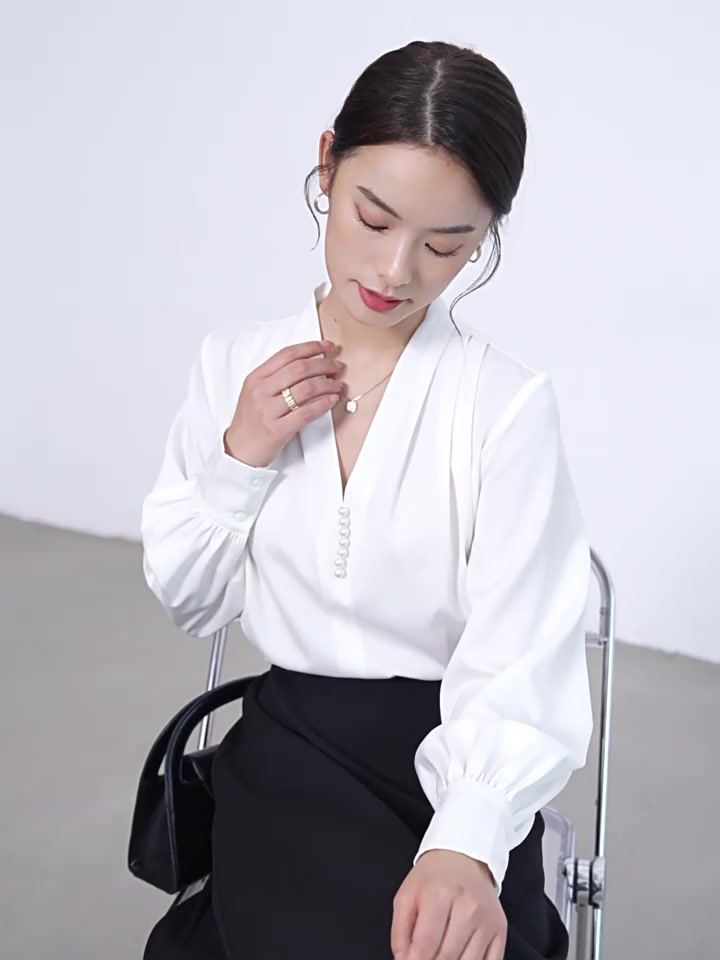 Áo sơ mi lụa cao cấp cổ V ly vải phối phụ kiện cúc ngọc sang trọng mặc đi làm công sở A670 | BigBuy360 - bigbuy360.vn