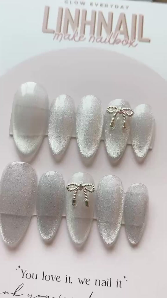 L065 Nail box thiết kế mắt mèo bạc đính nơ | BigBuy360 - bigbuy360.vn