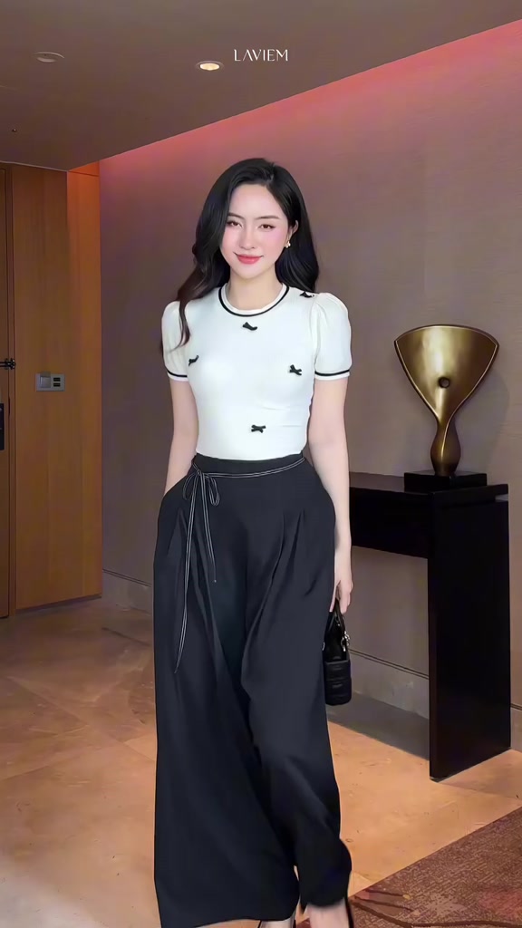 LAVIEM - Set áo phông đính kết nơ phối quần ống suông - Lamy Top & Black Rosie Pant | BigBuy360 - bigbuy360.vn