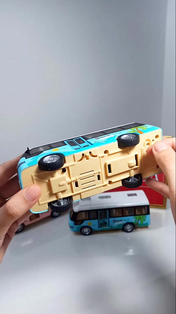 Xe buýt đồ chơi VERDA