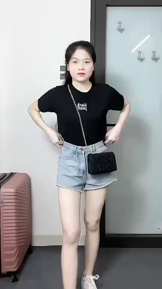 Áo thun baby tee nữ cổ tròn tay ngắn thêu hình black fearl A142 SUTANO | BigBuy360 - bigbuy360.vn