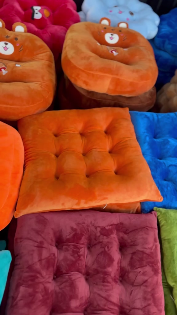 Đệm ngồi bệt hình hoa thêu hình thú