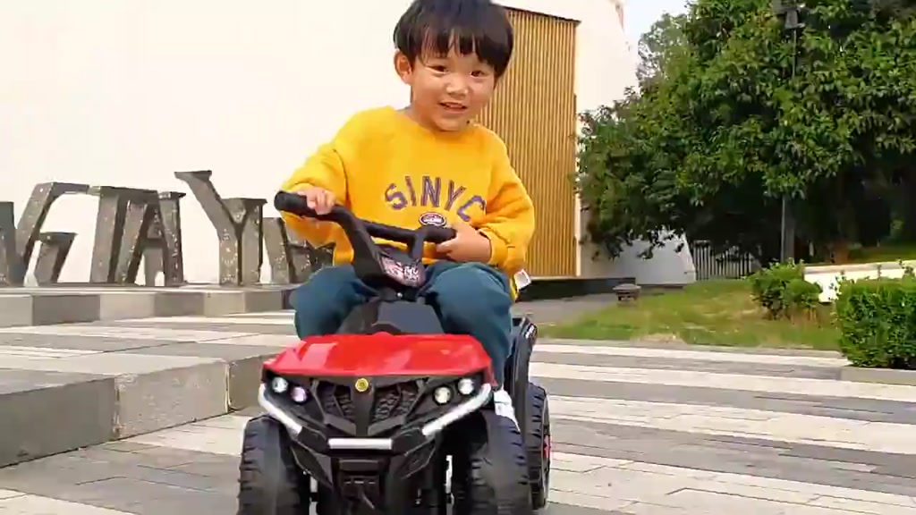 Xe ô tô điện trẻ em kiểu địa hình OTO688