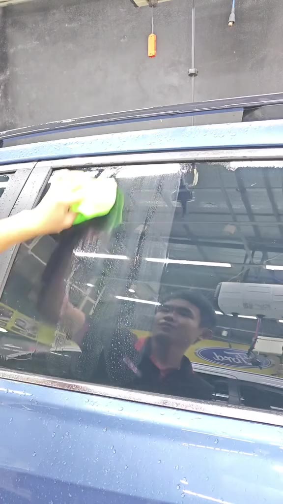 Dung dịch vệ sinh kính xe hơi chống bám nước Focar ANTI RAIN