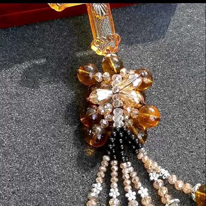 Khánh treo xe hình thánh giá và quan âm