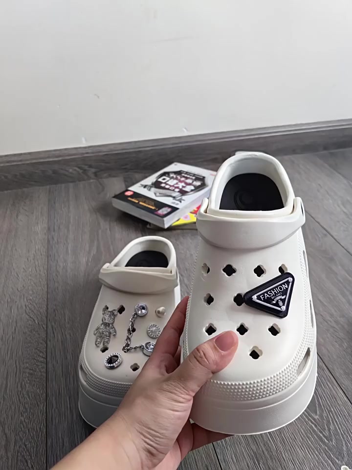 Dép sandal nữ dép bánh mì đế cao 7cm đính kèm nhiều sticker dễ thương có lỗ thoáng khí(Mã 1288) | BigBuy360 - bigbuy360.vn