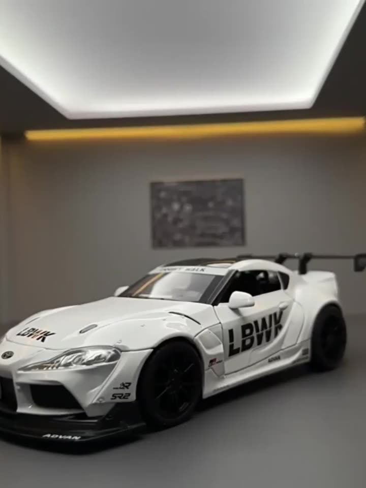 Mô hình xe Toyota Supra tỷ lệ 1:22 bằng kim loại Tặng biển số VIP
