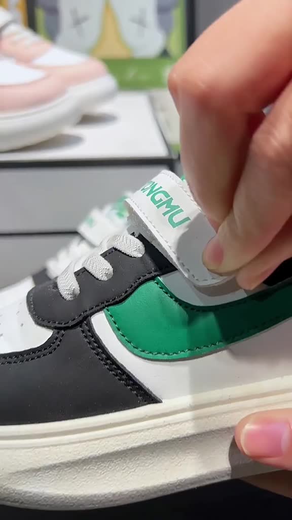 Giày thể thao bé gái đi học