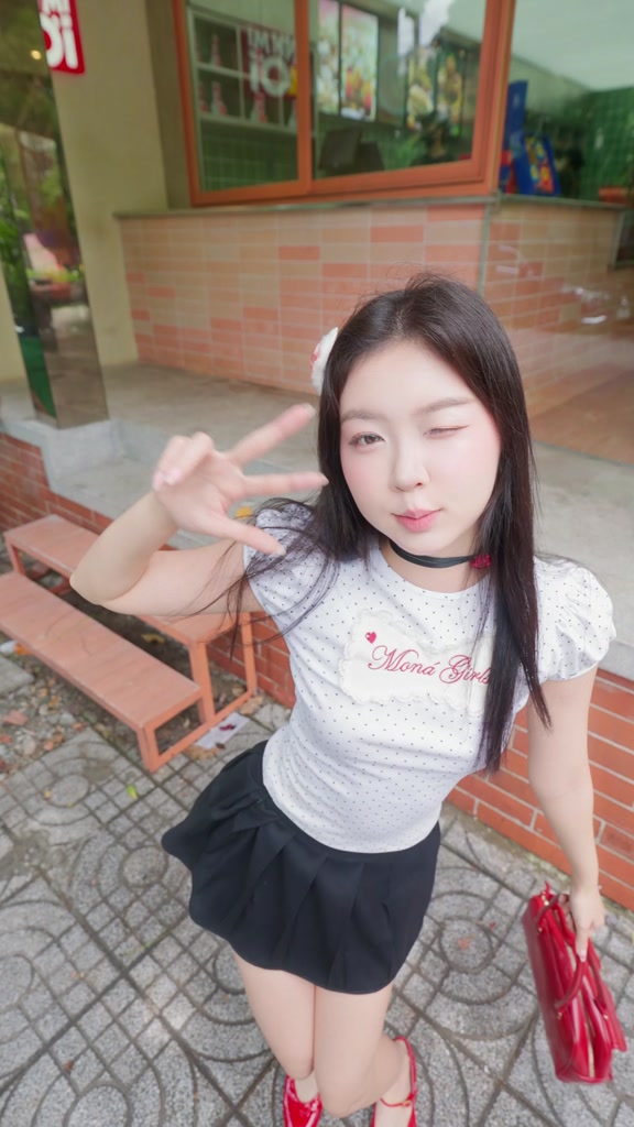 Áo thun babytee nữ MONÁ tay bồng cổ tròn hoạ tiết chấm bi thêu Moná Girls - HAMIE TOP | BigBuy360 - bigbuy360.vn