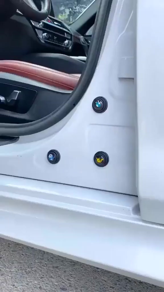 Nút Giảm Chấn Ô Tô XCHAT In Logo Hãng Xe