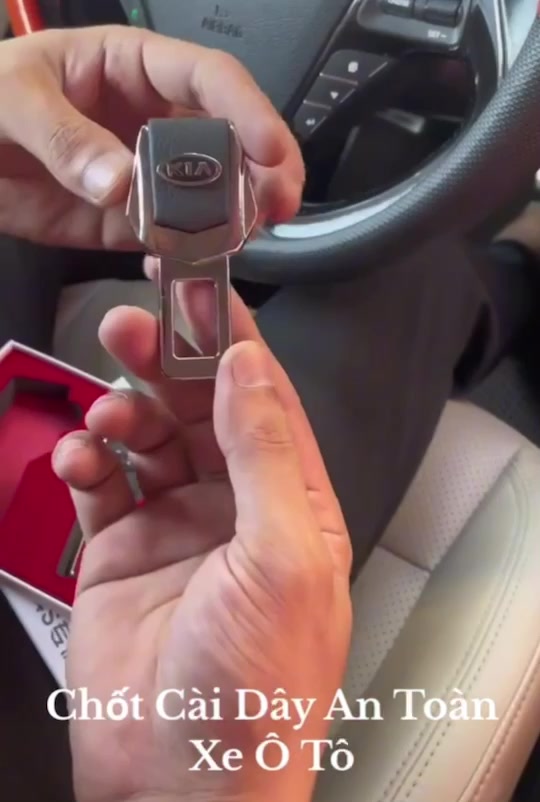 Chốt Cài Dây Đai An Toàn Cho Xe MITSUBISHI Xpander Cross