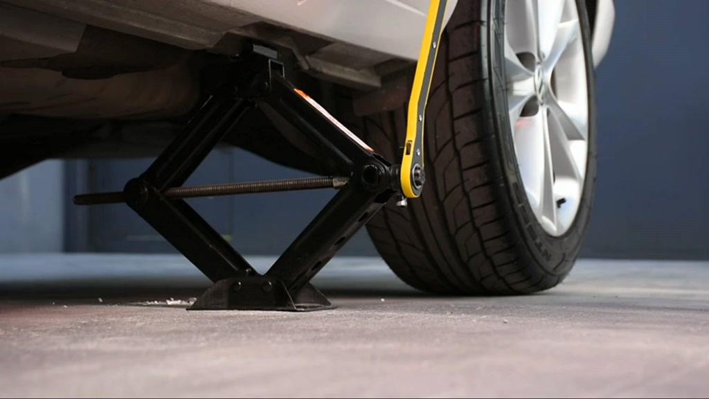 Gợi ý các mẫu kích xe ô tô con tiện lợi và dễ sử dụng