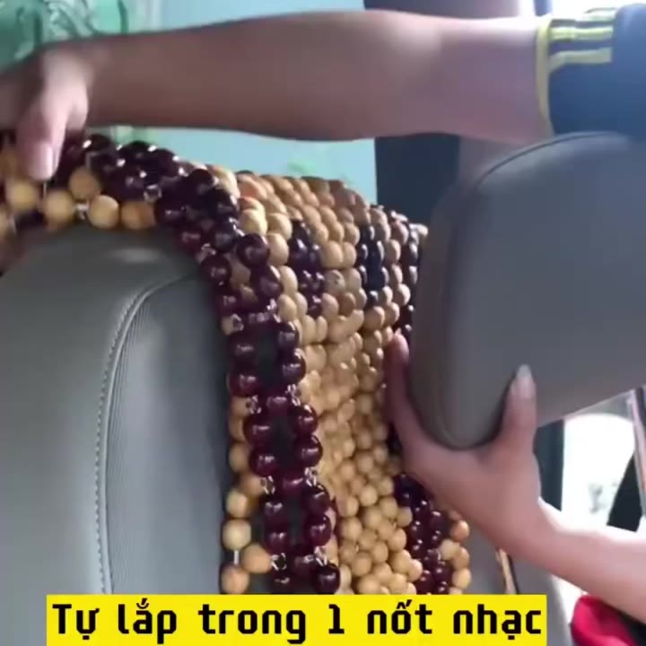 Lót ghế hạt gỗ đan hoa cao cấp