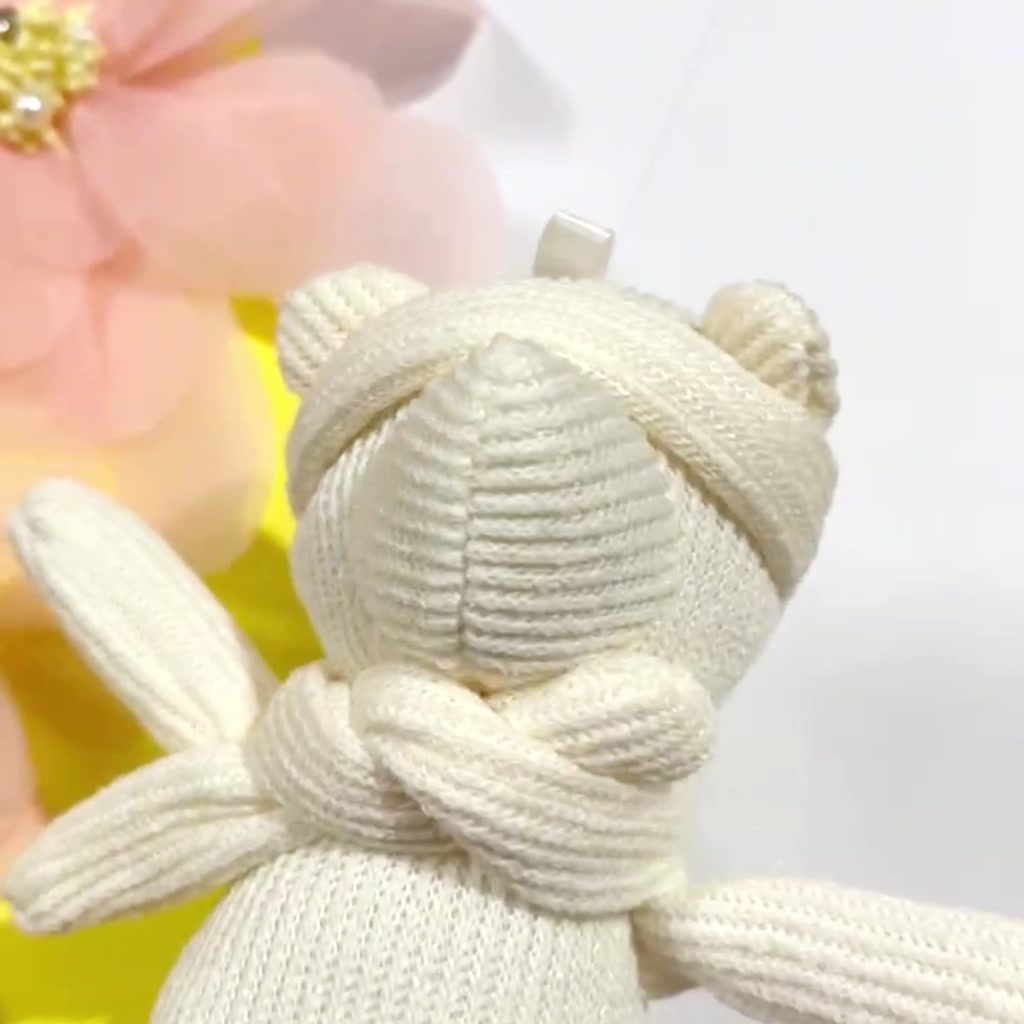 Gấu teddy cài áo len móc tỉ mỉ áo xanh