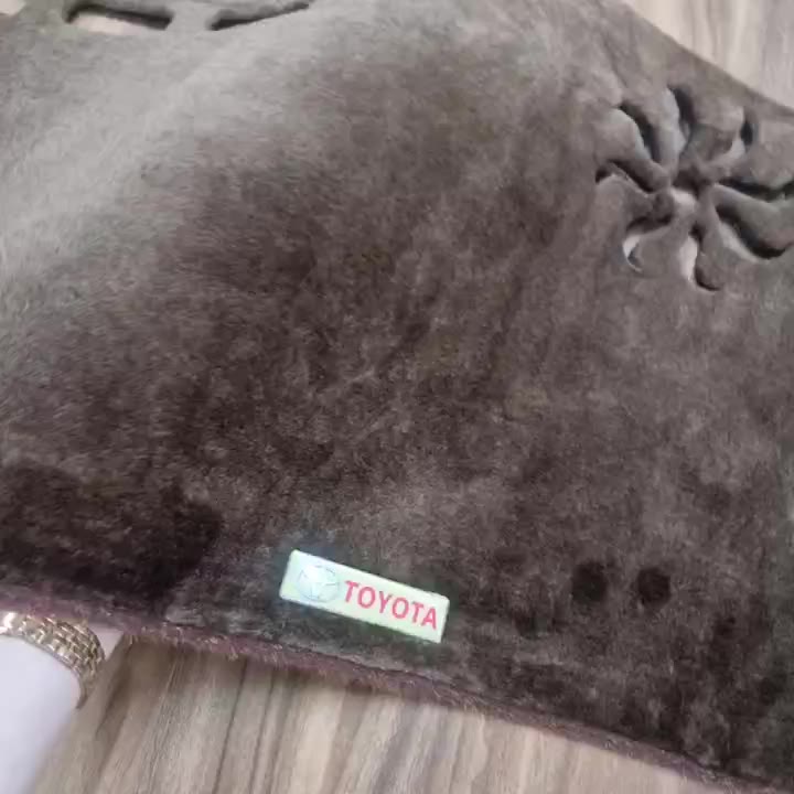 TOYOTA  INNOVA CROSS -thảm taplo tuyết nhung