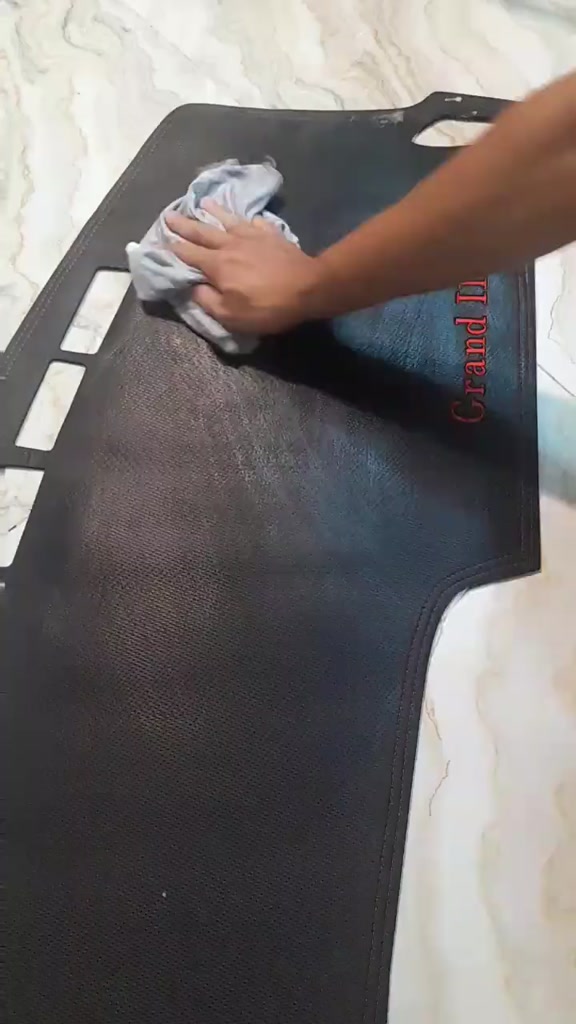 Gợi ý các mẫu chai xịt vệ sinh ô tô đáng mua hiện nay