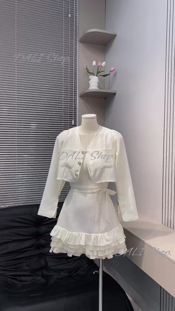 Set Dạ Tiểu Thư 2 Món Gồm Váy Dạ 2 Dây Bèo Gấu Nhiều Tầng Có Đệm + Áo Khoác Dạ Cúc Ngọc Dáng Croptop Sang Chảnh | BigBuy360 - bigbuy360.vn