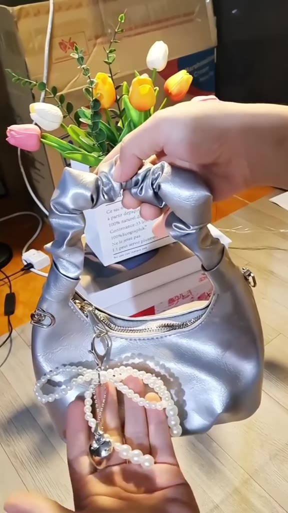 Túi xách nữ đeo chéo túi cầm tay quai nhúm tặng kèm móc gấu size 19 vừa điện thoại - HT132 | BigBuy360 - bigbuy360.vn