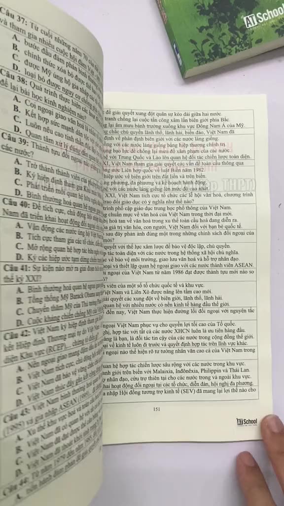 Sách Câu hỏi trắc nghiệm Lịch sử (theo chương trình mới) - ôn thi tốt nghiệp THPT, đánh giá năng lực | BigBuy360 - bigbuy360.vn