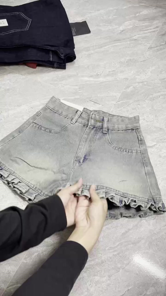 Quần Short Jeans Nữ Phối Bèo Cạp Cao Hách Dáng Quần Đùi Nữ màu Xanh Denim Chất liệu Mềm Mại Nữ Tính | BigBuy360 - bigbuy360.vn