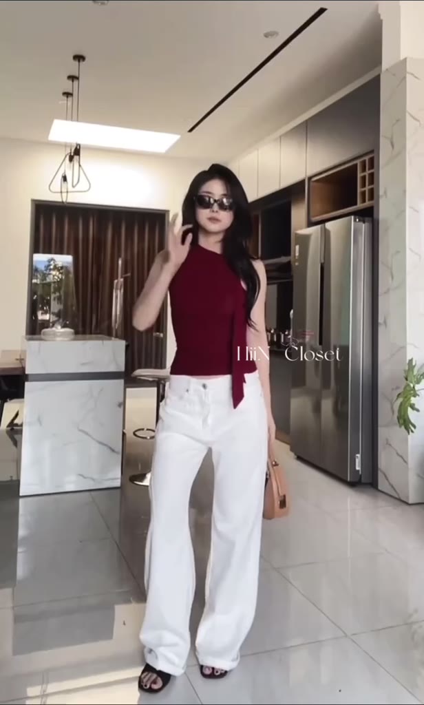 Áo 2 dây cổ yếm phối dây buộc nơ cực xinh - Chất liệu zip co giãn mềm mịn ôm body HiiNCloset -131 | BigBuy360 - bigbuy360.vn