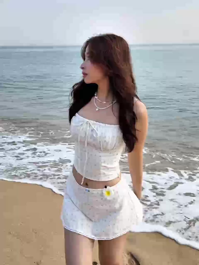 ÉMILIE - Syrena Set - Set áo 2 dây phối ren và chân váy lưng thấp hoạ tiết hoa nhí | BigBuy360 - bigbuy360.vn